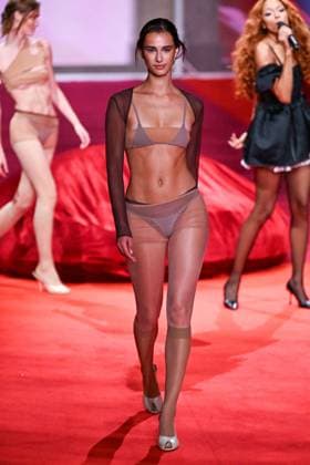 PFW Etam Runway A model walks the runway during the Etam Womenswear Spring Summer 2026 show as part of Paris Fashion Week in Paris, France on September 30, 2025. Photo by Aurore Marechal ABACAPRESS.COM Paris France  Copyright: xMarechalxAurore ABACAx