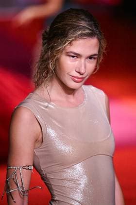 PFW Etam Runway A model walks the runway during the Etam Womenswear Spring Summer 2026 show as part of Paris Fashion Week in Paris, France on September 30, 2025. Photo by Aurore Marechal ABACAPRESS.COM Paris France  Copyright: xMarechalxAurore ABACAx