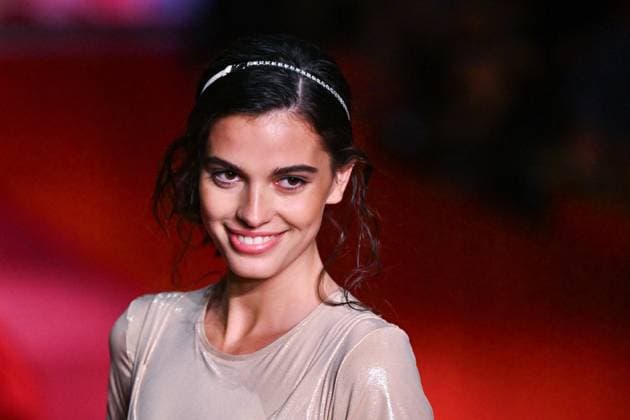 PFW Etam Runway A model walks the runway during the Etam Womenswear Spring Summer 2026 show as part of Paris Fashion Week in Paris, France on September 30, 2025. Photo by Aurore Marechal ABACAPRESS.COM Paris France  Copyright: xMarechalxAurore ABACAx