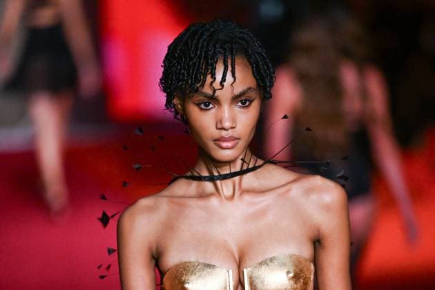 PFW Etam Runway A model walks the runway during the Etam Womenswear Spring Summer 2026 show as part of Paris Fashion Week in Paris, France on September 30, 2025. Photo by Aurore Marechal ABACAPRESS.COM Paris France  Copyright: xMarechalxAurore ABACAx