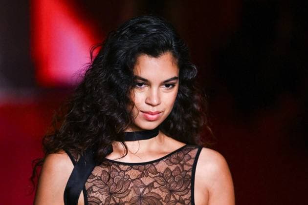 PFW Etam Runway A model walks the runway during the Etam Womenswear Spring Summer 2026 show as part of Paris Fashion Week in Paris, France on September 30, 2025. Photo by Aurore Marechal ABACAPRESS.COM Paris France  Copyright: xMarechalxAurore ABACAx