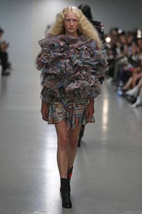 PFW - Anrealage Runway A model walks the runway during the Anrealage Womenswear Spring Summer 2026 show at Palais de Tokyo as part of Paris Fashion Week on September 30, 2025 in Paris, France. Photo by Alain-gil Gonzalze ABACAPRESS.COM Paris France  Copyright: xGonzalezxAlain-Gil ABACAx