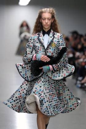 PFW - Anrealage Runway A model walks the runway during the Anrealage Womenswear Spring Summer 2026 show at Palais de Tokyo as part of Paris Fashion Week on September 30, 2025 in Paris, France. Photo by Alain-gil Gonzalze ABACAPRESS.COM Paris France  Copyright: xGonzalezxAlain-Gil ABACAx