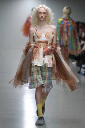 PFW - Anrealage Runway A model walks the runway during the Anrealage Womenswear Spring Summer 2026 show at Palais de Tokyo as part of Paris Fashion Week on September 30, 2025 in Paris, France. Photo by Alain-gil Gonzalze ABACAPRESS.COM Paris France  Copyright: xGonzalezxAlain-Gil ABACAx