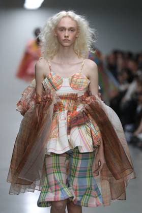 PFW - Anrealage Runway A model walks the runway during the Anrealage Womenswear Spring Summer 2026 show at Palais de Tokyo as part of Paris Fashion Week on September 30, 2025 in Paris, France. Photo by Alain-gil Gonzalze ABACAPRESS.COM Paris France  Copyright: xGonzalezxAlain-Gil ABACAx