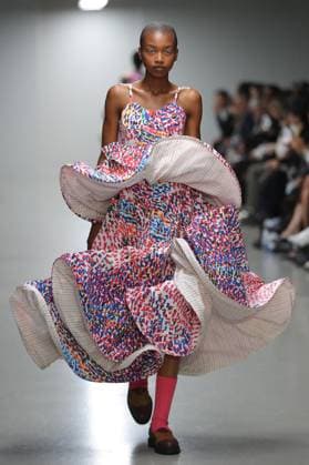 PFW - Anrealage Runway A model walks the runway during the Anrealage Womenswear Spring Summer 2026 show at Palais de Tokyo as part of Paris Fashion Week on September 30, 2025 in Paris, France. Photo by Alain-gil Gonzalze ABACAPRESS.COM Paris France  Copyright: xGonzalezxAlain-Gil ABACAx