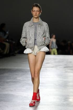 PFW - Dries Van Noten Runway A model walks the runway during the Dries Van Noten Ready to Wear Spring Summer 2026 fashion show as part of the Paris Fashion Week on September 30, 2025 in Paris, France. Photo by Alain-Gil Gonzalze ABACAPRESS.COM Paris France  Copyright: xGonzalezxAlain-Gil ABACAx