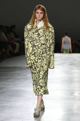 PFW - Dries Van Noten Runway A model walks the runway during the Dries Van Noten Ready to Wear Spring Summer 2026 fashion show as part of the Paris Fashion Week on September 30, 2025 in Paris, France. Photo by Alain-Gil Gonzalze ABACAPRESS.COM Paris France  Copyright: xGonzalezxAlain-Gil ABACAx
