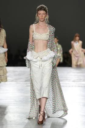 PFW - Dries Van Noten Runway A model walks the runway during the Dries Van Noten Ready to Wear Spring Summer 2026 fashion show as part of the Paris Fashion Week on September 30, 2025 in Paris, France. Photo by Alain-Gil Gonzalze ABACAPRESS.COM Paris France  Copyright: xGonzalezxAlain-Gil ABACAx