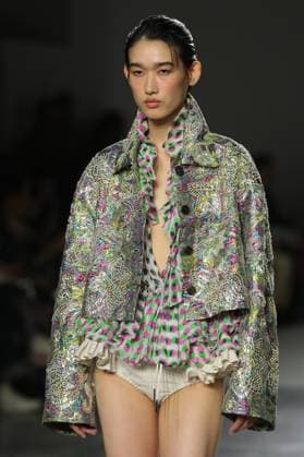 PFW - Dries Van Noten Runway A model walks the runway during the Dries Van Noten Ready to Wear Spring Summer 2026 fashion show as part of the Paris Fashion Week on September 30, 2025 in Paris, France. Photo by Alain-Gil Gonzalze ABACAPRESS.COM Paris France  Copyright: xGonzalezxAlain-Gil ABACAx