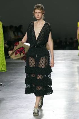 PFW - Dries Van Noten Runway A model walks the runway during the Dries Van Noten Ready to Wear Spring Summer 2026 fashion show as part of the Paris Fashion Week on September 30, 2025 in Paris, France. Photo by Alain-Gil Gonzalze ABACAPRESS.COM Paris France  Copyright: xGonzalezxAlain-Gil ABACAx