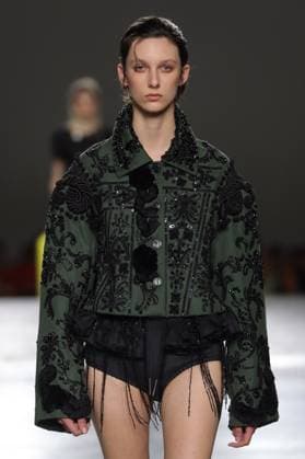 PFW - Dries Van Noten Runway A model walks the runway during the Dries Van Noten Ready to Wear Spring Summer 2026 fashion show as part of the Paris Fashion Week on September 30, 2025 in Paris, France. Photo by Alain-Gil Gonzalze ABACAPRESS.COM Paris France  Copyright: xGonzalezxAlain-Gil ABACAx
