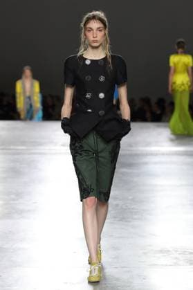 PFW - Dries Van Noten Runway A model walks the runway during the Dries Van Noten Ready to Wear Spring Summer 2026 fashion show as part of the Paris Fashion Week on September 30, 2025 in Paris, France. Photo by Alain-Gil Gonzalze ABACAPRESS.COM Paris France  Copyright: xGonzalezxAlain-Gil ABACAx