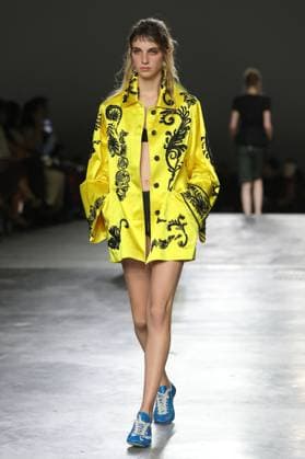 PFW - Dries Van Noten Runway A model walks the runway during the Dries Van Noten Ready to Wear Spring Summer 2026 fashion show as part of the Paris Fashion Week on September 30, 2025 in Paris, France. Photo by Alain-Gil Gonzalze ABACAPRESS.COM Paris France  Copyright: xGonzalezxAlain-Gil ABACAx