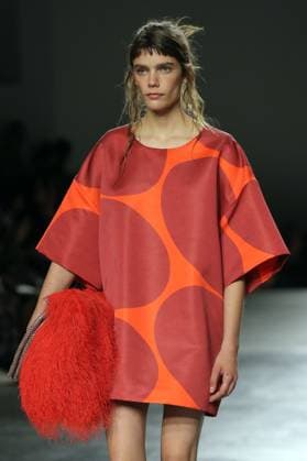 PFW - Dries Van Noten Runway A model walks the runway during the Dries Van Noten Ready to Wear Spring Summer 2026 fashion show as part of the Paris Fashion Week on September 30, 2025 in Paris, France. Photo by Alain-Gil Gonzalze ABACAPRESS.COM Paris France  Copyright: xGonzalezxAlain-Gil ABACAx