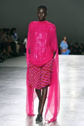 PFW - Dries Van Noten Runway A model walks the runway during the Dries Van Noten Ready to Wear Spring Summer 2026 fashion show as part of the Paris Fashion Week on September 30, 2025 in Paris, France. Photo by Alain-Gil Gonzalze ABACAPRESS.COM Paris France  Copyright: xGonzalezxAlain-Gil ABACAx