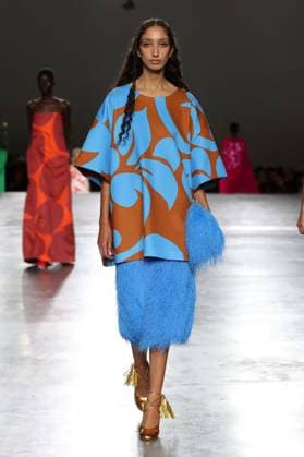 PFW - Dries Van Noten Runway A model walks the runway during the Dries Van Noten Ready to Wear Spring Summer 2026 fashion show as part of the Paris Fashion Week on September 30, 2025 in Paris, France. Photo by Alain-Gil Gonzalze ABACAPRESS.COM Paris France  Copyright: xGonzalezxAlain-Gil ABACAx