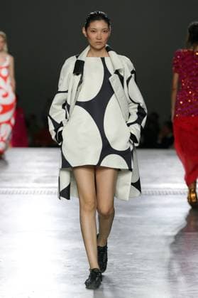 PFW - Dries Van Noten Runway A model walks the runway during the Dries Van Noten Ready to Wear Spring Summer 2026 fashion show as part of the Paris Fashion Week on September 30, 2025 in Paris, France. Photo by Alain-Gil Gonzalze ABACAPRESS.COM Paris France  Copyright: xGonzalezxAlain-Gil ABACAx
