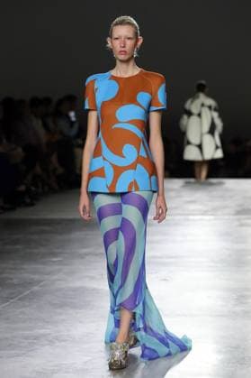 PFW - Dries Van Noten Runway A model walks the runway during the Dries Van Noten Ready to Wear Spring Summer 2026 fashion show as part of the Paris Fashion Week on September 30, 2025 in Paris, France. Photo by Alain-Gil Gonzalze ABACAPRESS.COM Paris France  Copyright: xGonzalezxAlain-Gil ABACAx
