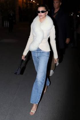 Hailey Bieber arrives at Crillon Hotel during Paris Fashion Week PFW , September 30th, 2025 Yoann Ouahcene Bestimage Celebrities arrive at Crillon Hotel during Paris Fashion Week September 30th, 2025 Paris France  Copyright: xYoannxOuahcenex xBestimagexYoannxOuahcenex xBestimagex