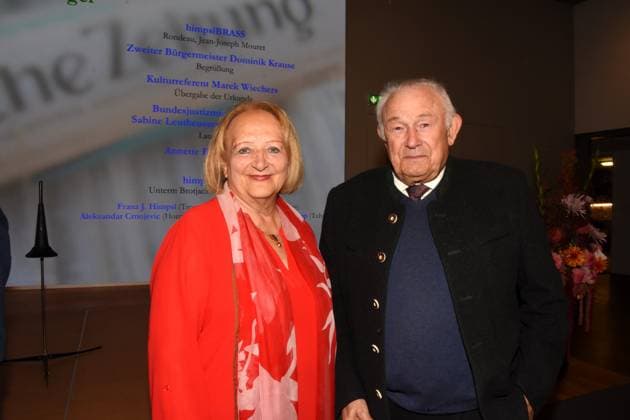 RECORD DATE NOT STATED Sabine Leutheusser-Schnarrenberger Bundesjustizministerin a.D Dr Guenther Beckstein Ministerpraesident a.D Muenchen 30.09.2025 Literaturhaus Publizistikpreises 2025 an die Journalistin Annette Rammelsberger SZ Publizistikpreis ist mit 10.000 Euro dotiert wird, alternierend mit dem Literatur und Uebersetzungspreis, alle drei Jahre vergeben. Muenchen