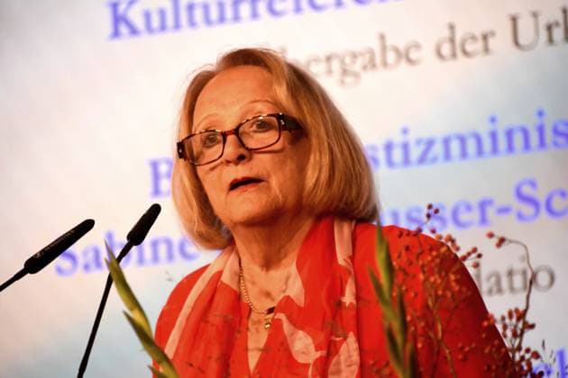 Sabine Leutheusser-Schnarrenberger Bundesjustizministerin a.D Muenchen 30.09.2025 Literaturhaus Publizistikpreises 2025 an die Journalistin Annette Rammelsberger SZ Publizistikpreis ist mit 10.000 Euro dotiert wird, alternierend mit dem Literatur und Uebersetzungspreis, alle drei Jahre vergeben. Muenchen