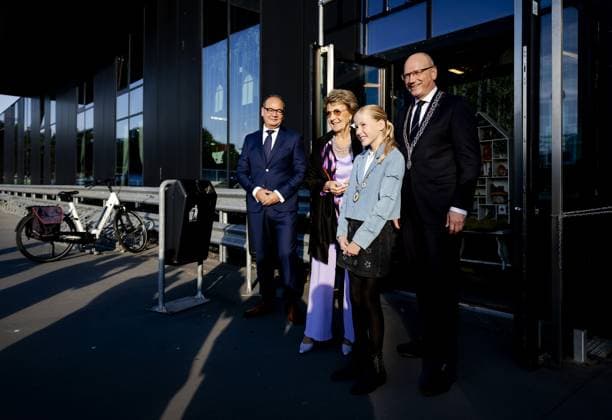 APELDOORN - Princess Margriet is welcomed by Mayor Ton Heerts and Children s Mayor Madalie Fidder at the recycling and reintegration company Foenix. The princess reads to children from the third grade of De Zonnewende primary school during the start of Children s Book Week. ANP ROBIN VAN LONKHUIJSEN netherlands out - belgium out  Copyright: xx x538019555x originalFilename: 538019555.jpg