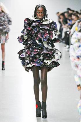 Défilé Anrealage Collection Femme Prêt à Porter Printemps Eté 2026 lors de la Fashion Week de Paris, le 30 septembre 2025 Anrealage Fashion Show Women Ready to Wear Spring Summer 2026 Collection , during Paris Fashion Week September 30th, 2025 Paris France  Copyright: xAgencex xBestimagexAgencex xBestimagex