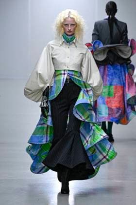 Défilé Anrealage Collection Femme Prêt à Porter Printemps Eté 2026 lors de la Fashion Week de Paris, le 30 septembre 2025 Anrealage Fashion Show Women Ready to Wear Spring Summer 2026 Collection , during Paris Fashion Week September 30th, 2025 Paris France  Copyright: xAgencex xBestimagexAgencex xBestimagex