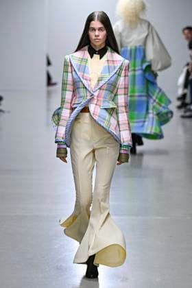 Défilé Anrealage Collection Femme Prêt à Porter Printemps Eté 2026 lors de la Fashion Week de Paris, le 30 septembre 2025 Anrealage Fashion Show Women Ready to Wear Spring Summer 2026 Collection , during Paris Fashion Week September 30th, 2025 Paris France  Copyright: xAgencex xBestimagexAgencex xBestimagex