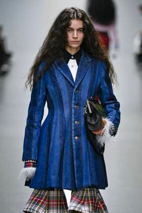 Défilé Anrealage Collection Femme Prêt à Porter Printemps Eté 2026 lors de la Fashion Week de Paris, le 30 septembre 2025 Anrealage Fashion Show Women Ready to Wear Spring Summer 2026 Collection , during Paris Fashion Week September 30th, 2025 Paris France  Copyright: xAgencex xBestimagexAgencex xBestimagex