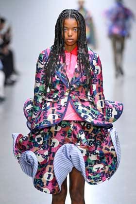 Défilé Anrealage Collection Femme Prêt à Porter Printemps Eté 2026 lors de la Fashion Week de Paris, le 30 septembre 2025 Anrealage Fashion Show Women Ready to Wear Spring Summer 2026 Collection , during Paris Fashion Week September 30th, 2025 Paris France  Copyright: xAgencex xBestimagexAgencex xBestimagex