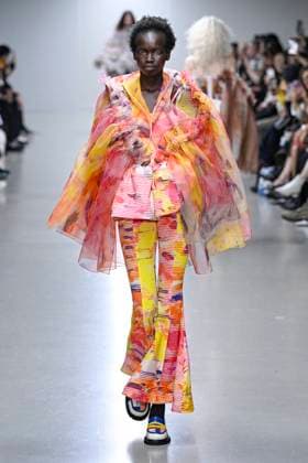Défilé Anrealage Collection Femme Prêt à Porter Printemps Eté 2026 lors de la Fashion Week de Paris, le 30 septembre 2025 Anrealage Fashion Show Women Ready to Wear Spring Summer 2026 Collection , during Paris Fashion Week September 30th, 2025 Paris France  Copyright: xAgencex xBestimagexAgencex xBestimagex
