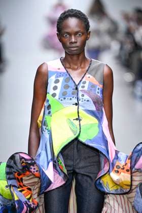Défilé Anrealage Collection Femme Prêt à Porter Printemps Eté 2026 lors de la Fashion Week de Paris, le 30 septembre 2025 Anrealage Fashion Show Women Ready to Wear Spring Summer 2026 Collection , during Paris Fashion Week September 30th, 2025 Paris France  Copyright: xAgencex xBestimagexAgencex xBestimagex