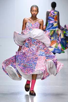 Défilé Anrealage Collection Femme Prêt à Porter Printemps Eté 2026 lors de la Fashion Week de Paris, le 30 septembre 2025 Anrealage Fashion Show Women Ready to Wear Spring Summer 2026 Collection , during Paris Fashion Week September 30th, 2025 Paris France  Copyright: xAgencex xBestimagexAgencex xBestimagex