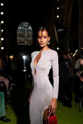 Narah Baptista au Front Row au défilé Casablanca Collection Femme Prêt à Porter Printemps Eté 2026 lors de la Fashion Week de Paris PFW , au 23 avenue georges V, à Paris, France, le 1er octobre 2025 Pierre Perusseau Bestimage Front Row Casablanca Womenswear Spring Summer 2026 show as part of Paris Fashion Week on October 01, 2025 in Paris, France Paris France  Copyright: xTizianoxDaxSilvax-xPierrexPerusseaux xBestimagexTizianoxDaxSilvax-xPierrexPerusseaux xBestimagex