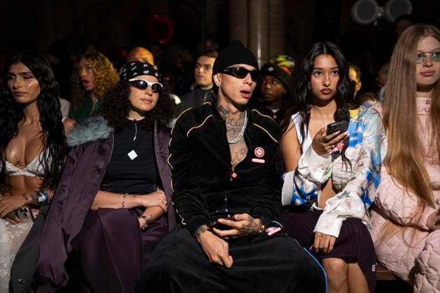 British rapper Central Cee Oakley Neil Caesar Su at Front Row Casablanca Womenswear Collection Spring Summer 2026 show as part of Paris Fashion Week PFW , 23 avenue georges V, Paris, France, October 01, 2025 Pierre Perusseau Bestimage Front Row Casablanca Womenswear Spring Summer 2026 show as part of Paris Fashion Week on October 01, 2025 in Paris France Paris France  Copyright: xTizianoxDaxSilvax-xPierrexPerusseaux xBestimagexTizianoxDaxSilvax-xPierrexPerusseaux xBestimagex