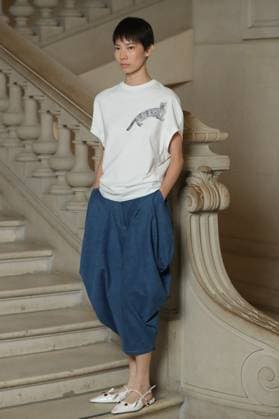 PFW - Maitrepierre Runway A model during the Maitrepierre Womenswear Spring Summer 2026 show at Palais de Tokyo as part of Paris Fashion Week on October 1, 2025 in Paris, France. Photo by Alain-gil Gonzalze ABACAPRESS.COM Paris France  Copyright: xGonzalezxAlain-Gil ABACAx