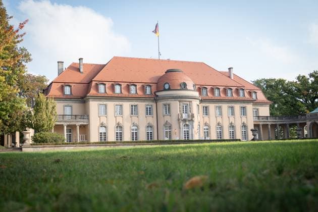 Blick auf die Borsig-Villa Reiherwerder - Akademie Auswärtiger Dienst - Berlin;Blick auf die Borsig-Villa Reiherwerder - Akademie Auswärtiger Dienst - Berlin, Berlin Berlin Deutschland Villa Borsig, Tegel *** View of the Borsig Villa Reiherwerder Academy Foreign Service Berlin View of the Borsig Villa Reiherwerder Academy Foreign Service Berlin, Berlin Berlin Germany Villa Borsig, Tegel