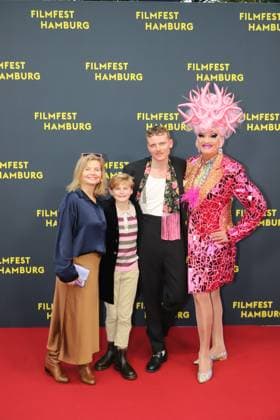 Filmfest Hamburg - Premiere Olivia Annette Frier, Arian Wegener, Johannes Hegemann und Olivia Jones (Oliver Knöbel) Olivia , Filmfest Hamburg, Cinemaxx Dammtor, Hamburg, 29.09.2025 Copyright: xEventpressxBecherx