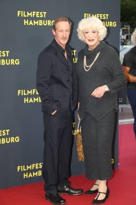 Filmfest Hamburg - Premiere Olivia Stephan Kampwirth mit Lilo Wanders (Ernst-Johann Ernie Reinhardt) Olivia , Filmfest Hamburg, Cinemaxx Dammtor, Hamburg, 29.09.2025 Copyright: xEventpressxBecherx