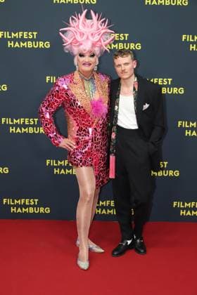 Filmfest Hamburg - Premiere Olivia Olivia Jones (Oliver Knöbel) mit Hauptdarsteller Johannes Hegemann Olivia , Filmfest Hamburg, Cinemaxx Dammtor, Hamburg, 29.09.2025 Copyright: xEventpressxBecherx