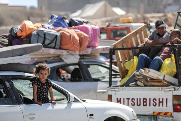 Palestinians carrying belongings arrive on a coastal path northwest of Nuseirat refugee camp as they are displaced southward from Wadi Gaza following an Israeli announcement of closing Al-Rashid road towards the north of the besieged Gaza Palestinians carrying belongings arrive on a coastal path northwest of Nuseirat refugee camp as they are displaced southward from Wadi Gaza following an Israeli announcement of closing Al-Rashid road towards the north of the besieged Gaza Strip on October 1, 2025. Israel s defence minister issued a final warning for Gaza City residents to flee south on October 1, as the Palestinian Hamas movement weighed the latest US plan to end nearly two years of war in the Palestinian territory. Photo by Omar Ashtawy Copyright: xapaimagesxOmarxAshtawyx xapaimagesx