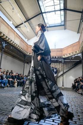 PFW - DE MOO Runway A model walks the runway during the DE MOO Womenswear Spring Summer 2026 show as part of Paris Fashion Week on October 1, 2025 in Paris, France. Photo by Jana Call me J ABACAPRESS.COM Paris Ile de France France  Copyright: xJanaxCallxmexJ ABACAx