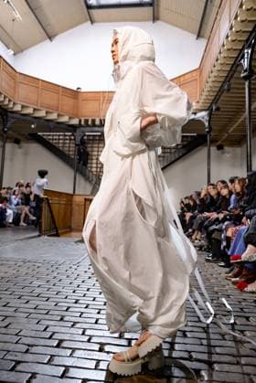 PFW - DE MOO Runway A model walks the runway during the DE MOO Womenswear Spring Summer 2026 show as part of Paris Fashion Week on October 1, 2025 in Paris, France. Photo by Jana Call me J ABACAPRESS.COM Paris Ile de France France  Copyright: xJanaxCallxmexJ ABACAx