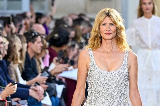 Laura Dern parades for Gabriela Hearst Womens Collection Prêt à Porter Printemps Eté 2026 at Paris Fashion Week PFW , in Paris, France, on October 01, 2025 Bestimage Laura Dern on the runway at the Gabriela Hearst fashion show as part of Spring Summer 2026 Paris Fashion Week on October 01, 2025 in Paris, France Paris France  Copyright: xAgencex xBestimagexAgencex xBestimagex