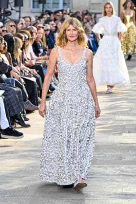 Laura Dern parades for Gabriela Hearst Womens Collection Prêt à Porter Printemps Eté 2026 at Paris Fashion Week PFW , in Paris, France, on October 01, 2025 Bestimage Laura Dern on the runway at the Gabriela Hearst fashion show as part of Spring Summer 2026 Paris Fashion Week on October 01, 2025 in Paris, France Paris France  Copyright: xAgencex xBestimagexAgencex xBestimagex