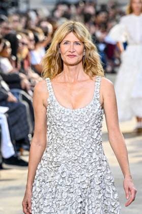 Laura Dern parades for Gabriela Hearst Womens Collection Prêt à Porter Printemps Eté 2026 at Paris Fashion Week PFW , in Paris, France, on October 01, 2025 Bestimage Laura Dern on the runway at the Gabriela Hearst fashion show as part of Spring Summer 2026 Paris Fashion Week on October 01, 2025 in Paris, France Paris France  Copyright: xAgencex xBestimagexAgencex xBestimagex