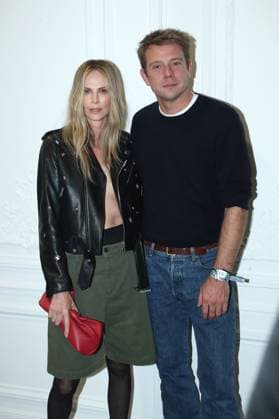 Charlize Theron and J W Anderson at the Greeting of the Christian Dior Womenswear Collection Prêt à Porter Spring Summer 2026 show as part of Paris Fashion Week PFW , in the Jardin des Tuileries, in Paris, France, October 1st, 2025 Bertrand Rindoff Bestimage Greeting Christian Dior Womenswear Spring Summer 2026 show as part of Paris Fashion Week on October 1st, 2025 in Paris, France Paris France  Copyright: xBERTRANDxRINDOFFxPETROFFx xBESTIMAGExBERTRANDxRINDOFFxPETROFFx xBESTIMAGEx