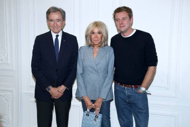 Bernard Arnault, Brigitte Macron and J W Anderson at the Greeting of the Christian Dior Womenswear Collection Prêt à Porter Spring Summer 2026 show as part of Paris Fashion Week PFW , in the Jardin des Tuileries, in Paris, France, October 1st, 2025 Bertrand Rindoff Bestimage Greeting Christian Dior Womenswear Spring Summer 2026 show as part of Paris Fashion Week on October 1st, 2025 in Paris, France Paris France  Copyright: xBERTRANDxRINDOFFxPETROFFx xBESTIMAGExBERTRANDxRINDOFFxPETROFFx xBESTIMAGEx